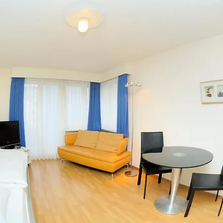 Charming In The Center - Crown 23 * Zurique