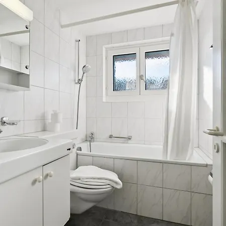 Charming In The Center - Crown 23 *