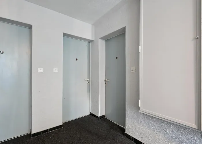 Charming In The Center - Crown 23